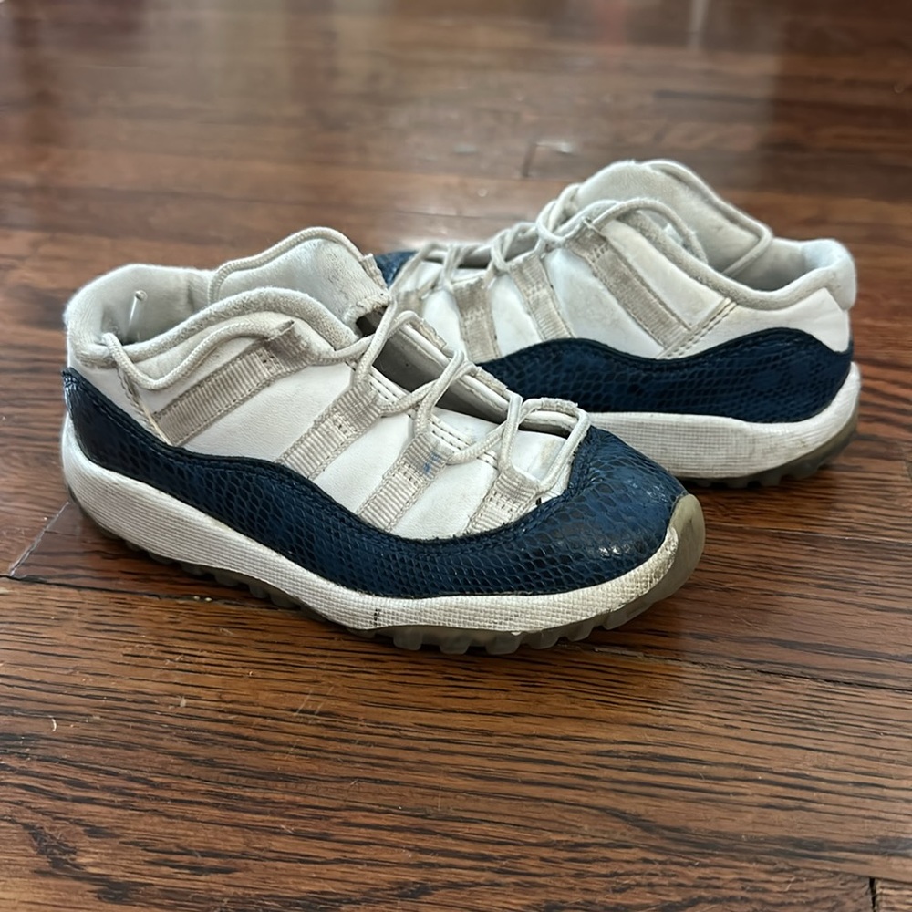 Youth Air Jordan 11 Low Snakeskin